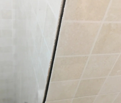 芒康瓷砖空鼓维修公司分享阳台瓷砖脱落的修复过程可以分为以下几个步骤