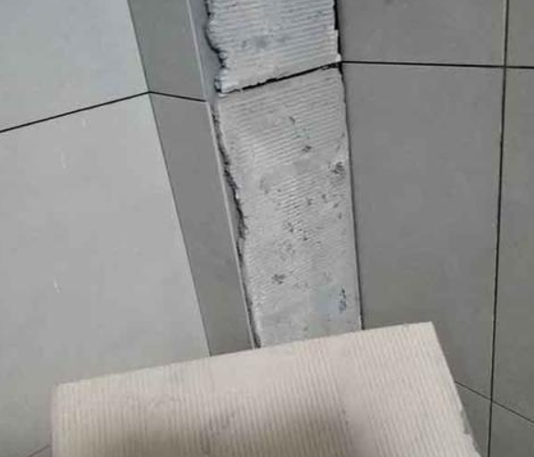 芒康瓷砖空鼓维修公司分享下厨房瓷砖脱落的补救措施。